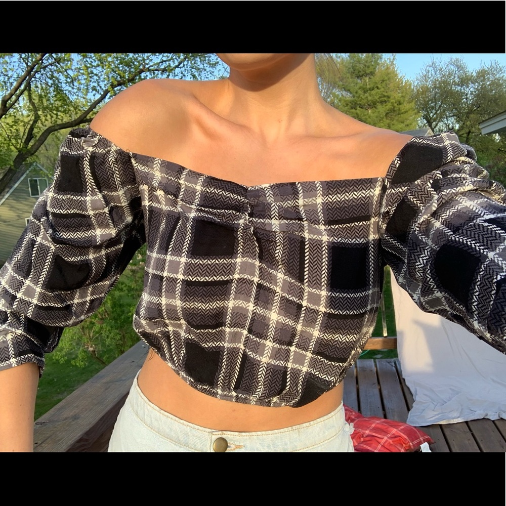 Sexy cropped off the shoulder designed shirt